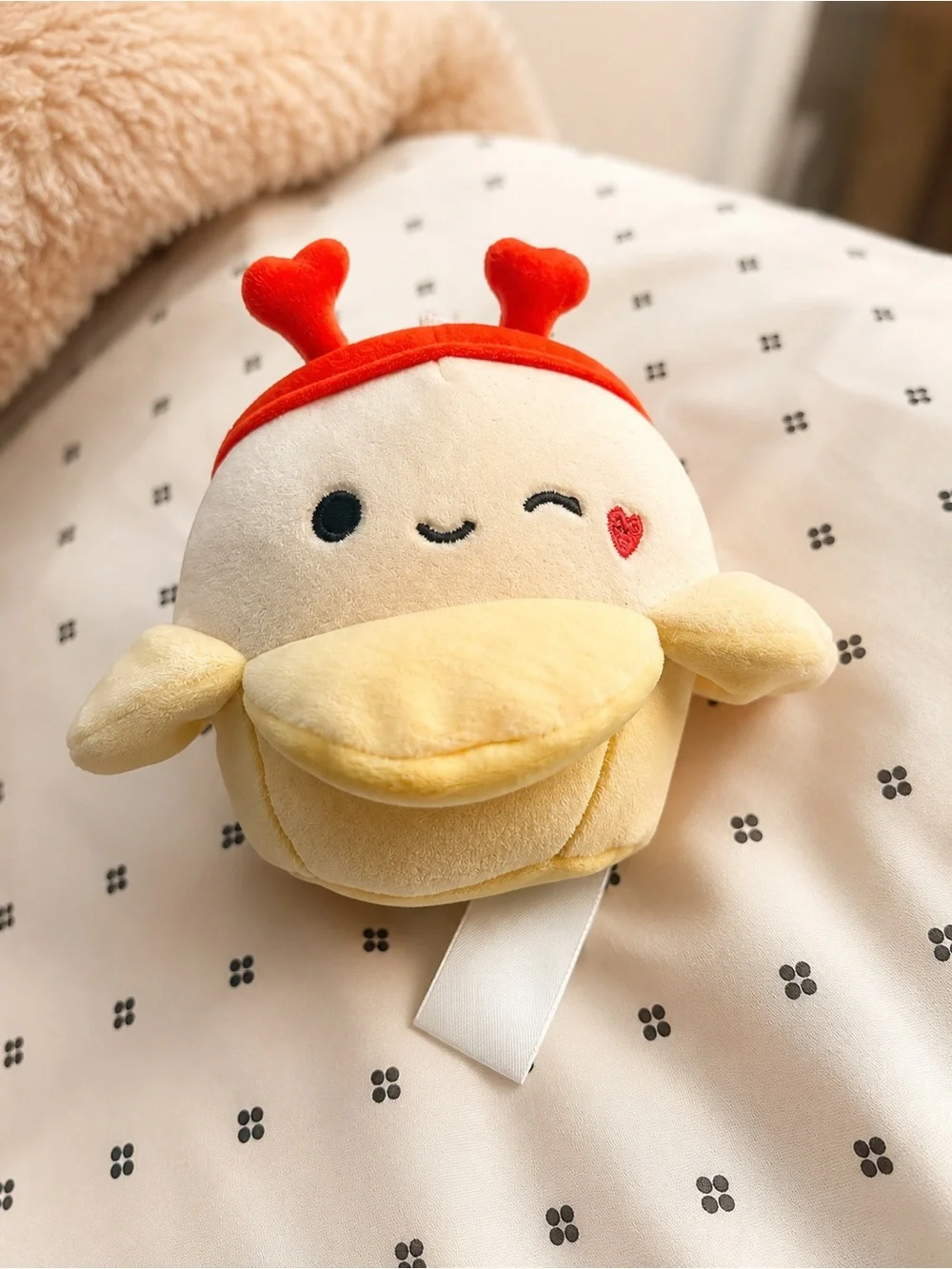 Squishmallows Cream, Pale Yellow & Red Heart-Antennae Winking Plush